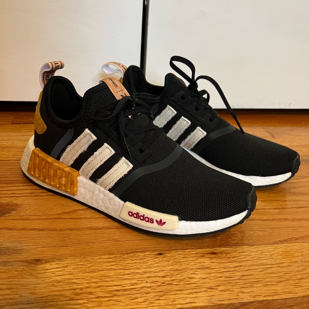 Adidas NMD_R1 Disney Bambi Sneaker